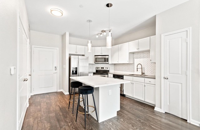 SoCo 1BR Getaway | EV Charging, Pool & Wi-Fi