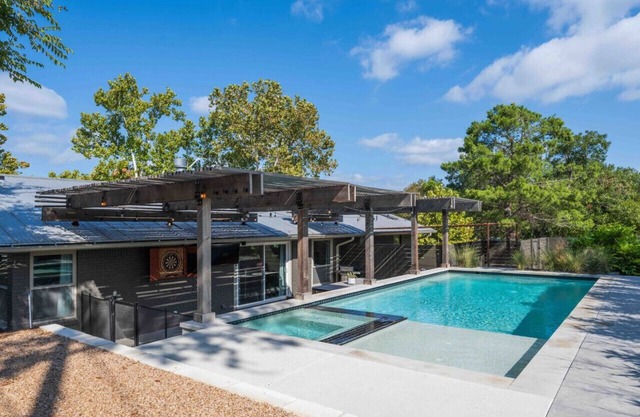 SoCo Oasis | Pool + Hot Tub | Heart of ATX