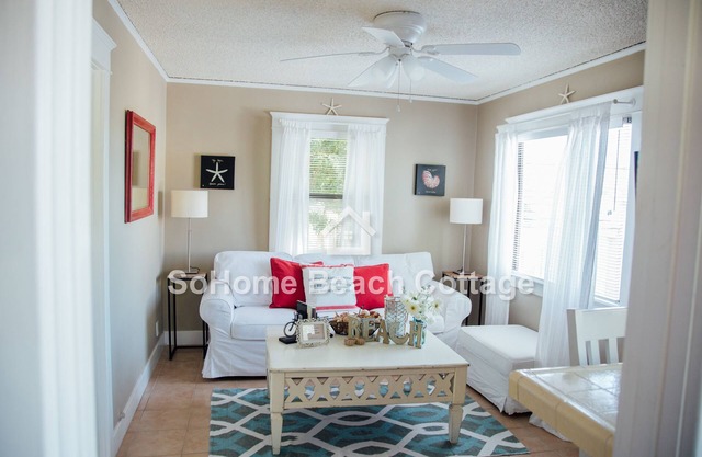 SoHome Beach Cottage - Three Short Blocks to the Beach