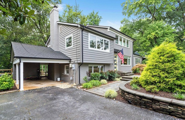 Sojourn Beautiful Family Home with Beach Access & Backyard