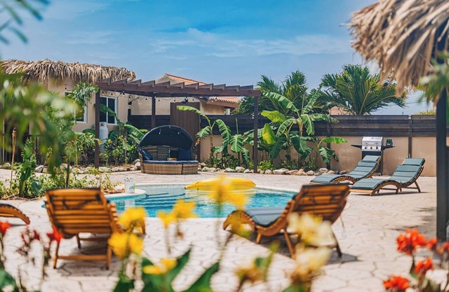 Sol Vista Estate - Private Poolside Oasis