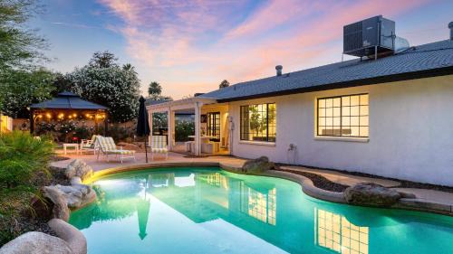 Sol Vista Private Oasis w Pool Putting Green and Prime Location