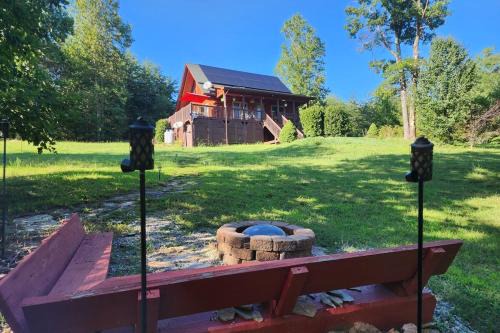 Solar powered log cabin with mountain views, 3acres