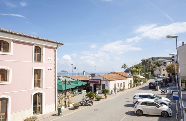 SOLILUNA on the seafront of Cavo