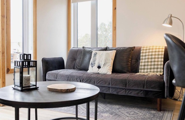 Sommet & Jardin, Wood Fireplace