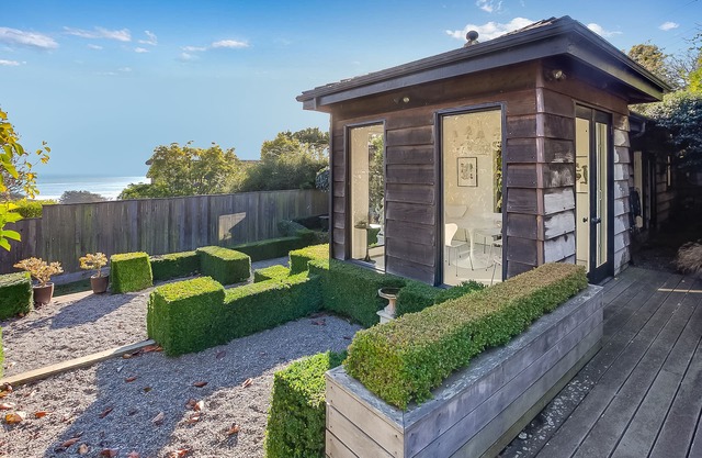 Sophisticated Artist's Retreat