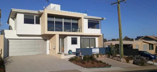 Sorrento Bluewater Apartment