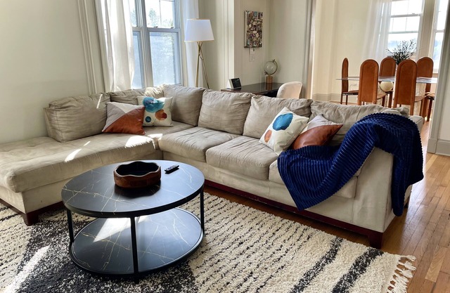 Soulful & Central 2/2 w Pool- Bordering Forest Prk