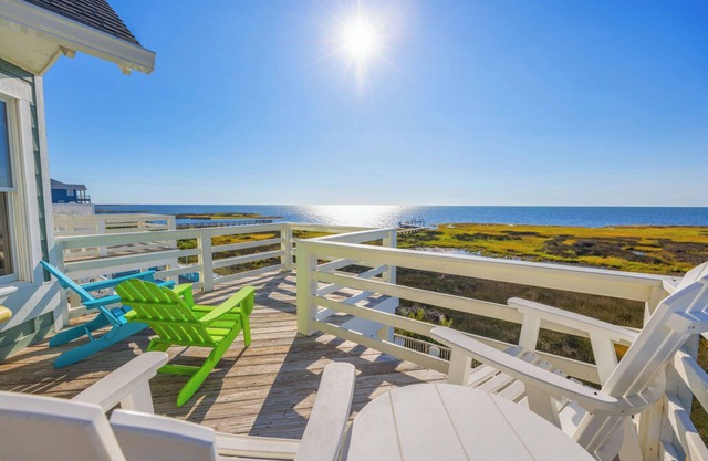 Soundfront Salvo Home w/Saltwater Pool, Hot Tub, Elevator, Theater, Tiki Bar