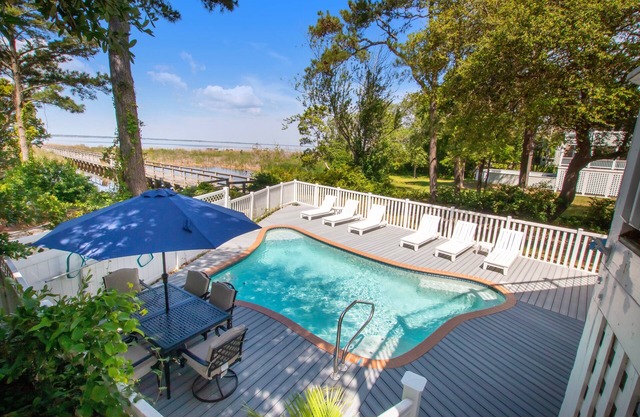 Soundfront, Sound views, Private Pool, Hot Tub, MS12, Sounds Amazing