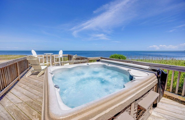 Soundfront w/Hot Tub, Private Sound Boardwalk, Bikes, Kayaks, Windsports Access