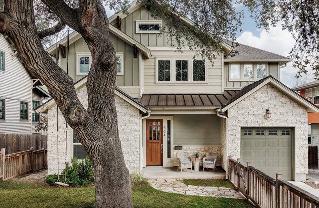 South Congress Craftsman (Luxury Living-Steps from SoCo)