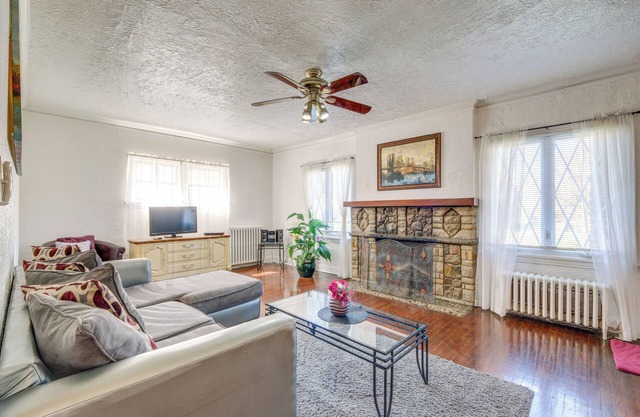 South Euclid Apt < 10 Mi to Downtown Cleveland!