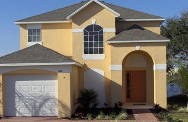 South Facing Orlando home with 4 bedroom, 3 bathroom and Pool with Lake View
