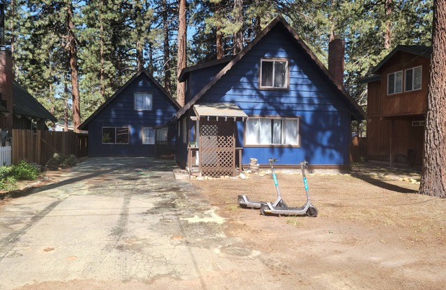 South Lake Mid Town Chalet - 3min to the Beach and Ski Run!
