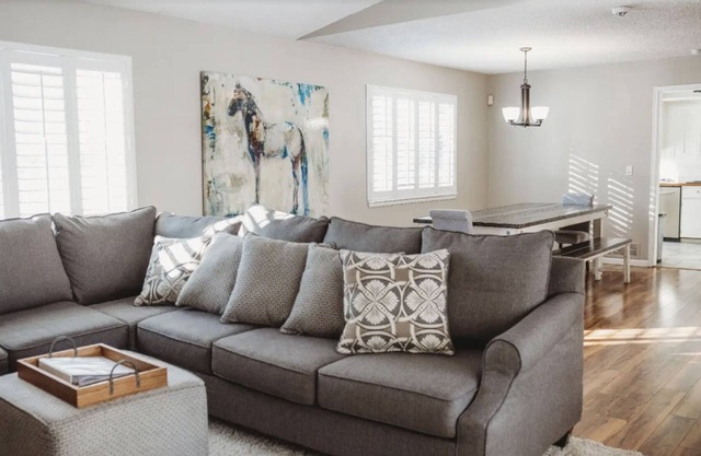 South of DenvernSleeps 8-10 comfortably, lots of parking, quiet neighborhood.