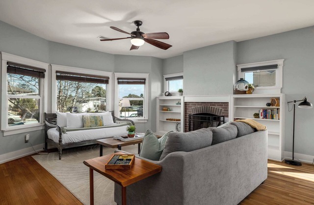 South Park Charmer | Close to Zoo | Backyard Oasis