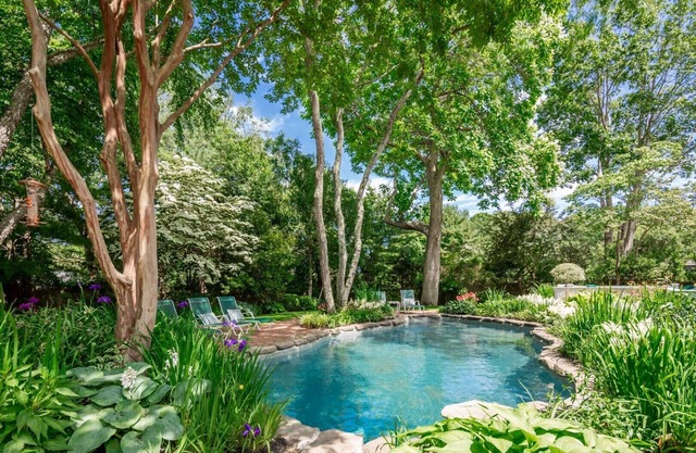 Southampton Secret Garden, Charming 3BR/3 BA Cottage and Pool