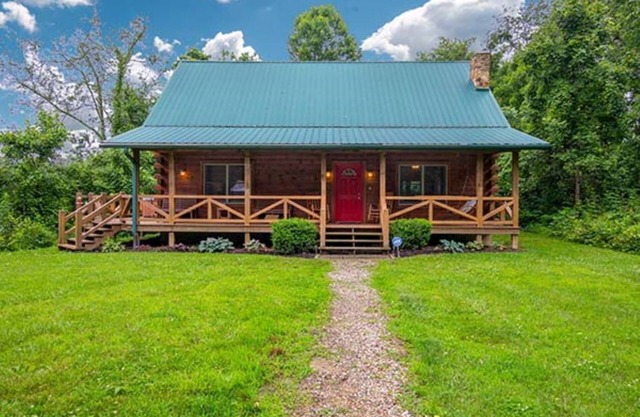 Southern Comfort Cabin- 8 Guests, 3 BR, 2.5 BA, Hot Tub, WiFi- Hocking Hills