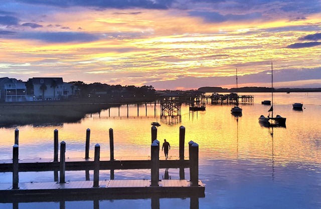 Southern Tides At Folly/On Water/1 Block to Downtown/Walk To Beach/Pool
