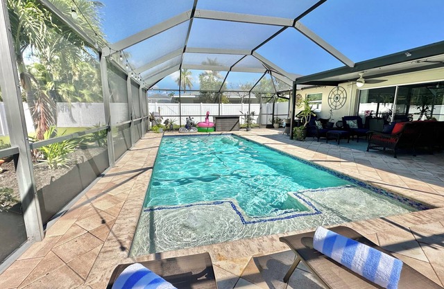 Southwest Cape Coral Escape with Luxurious Lanai & Heated Pool- No extra charge!