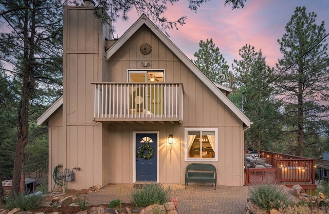 Southwest Mountain Getaway w/Hot Tub & Game room, Pet-friendly