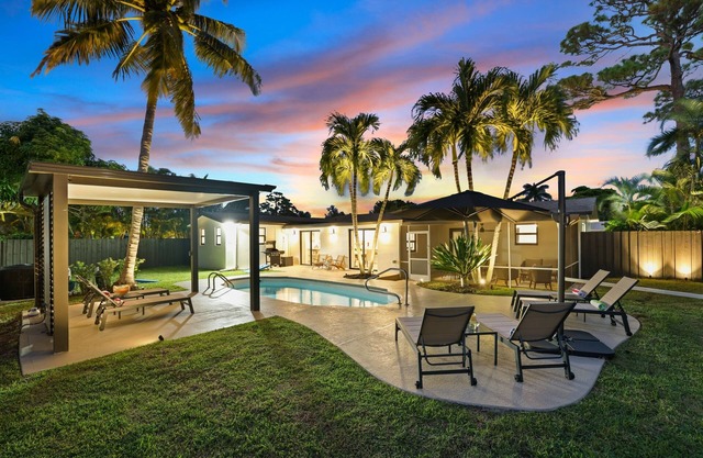 SP: Luxury Delray/Chapel Hill Beach Retreat: Heated Pool, Porch & Ping Pong Fun!