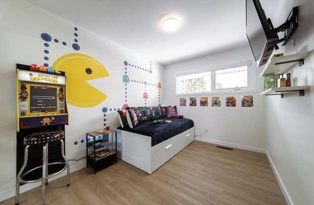 Spa vibes, game room fun, and two decks. Just minutes from Whyte Ave & Downtown.