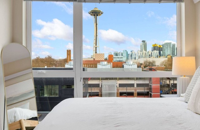 Space Needle Views | Vivid Suite