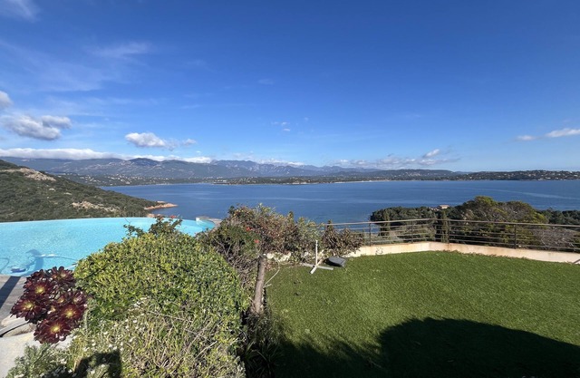 Spacieuse Villa Familiale vue mer et Piscine, à 5 mn de la Plage de Palombaggia