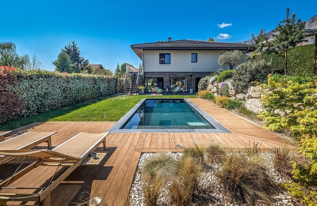 Spacious villa at the foot of the chartreuse 12p. 5 bedrooms, pool. mountain view