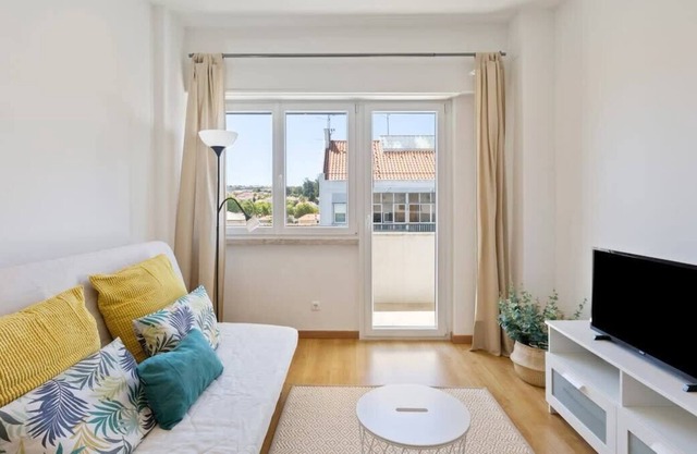 Spacious 1 Bedroom Apartment with Balcony