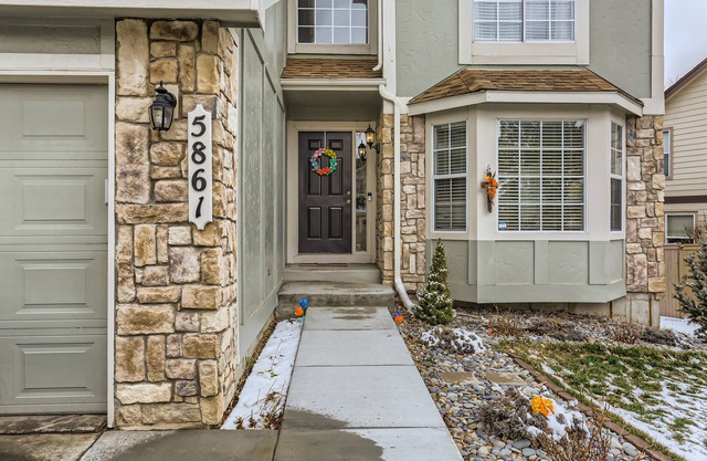 Spacious 1-bedroom basement apartment with WiFi, AC in fabulous Castle Rock