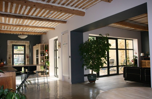 Spacious 19th century house between Lubéron and Alpilles
