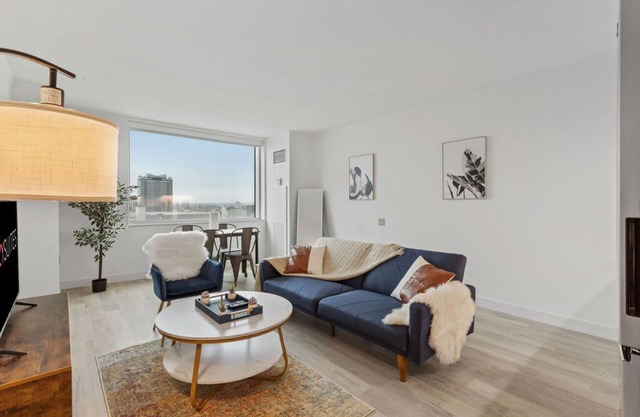 Spacious 1BR 2BA | Sleeps 6 | CozySuites