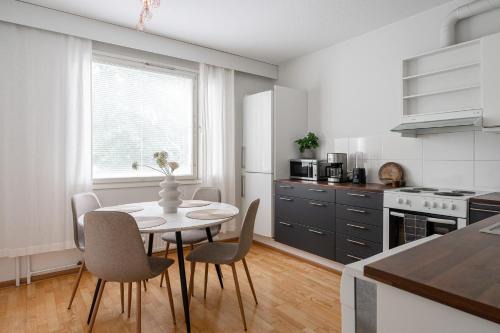 Spacious 1BR Downtown Apartment with Private Balcony