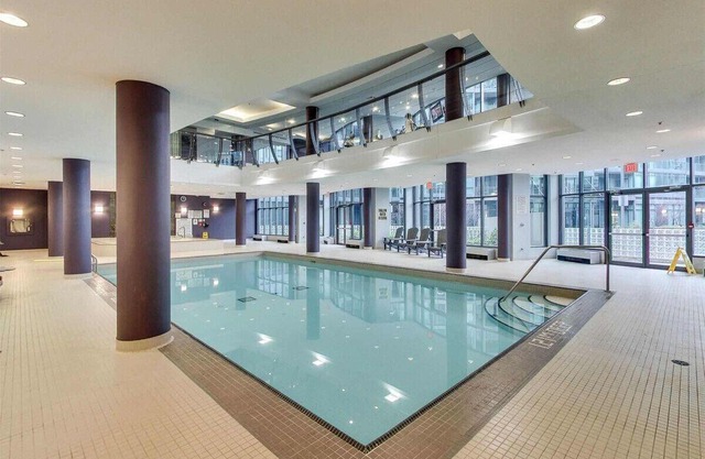 Spacious 1BR - Downtown - Pool - Gym