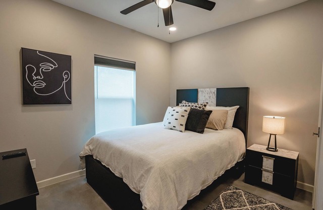 Spacious 2 bed 2 bath apt in Mcallen Downtown Area -Near Plaza Mall