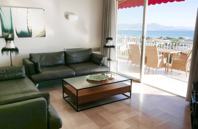 Spacious 2 Bed Apartment with Breathtaking Panoramic Sea View & Pool