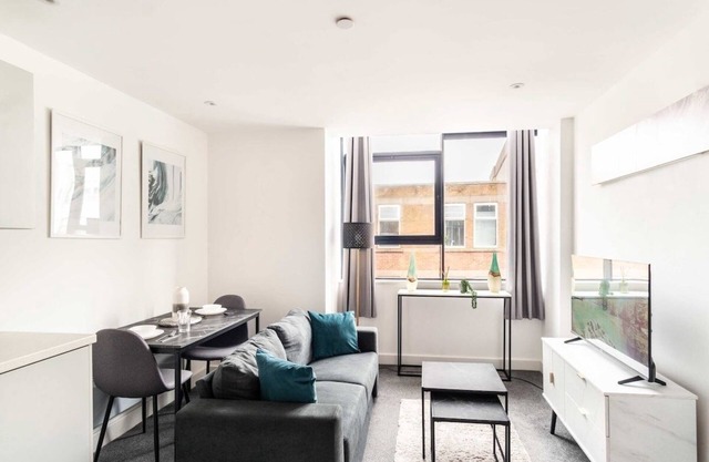 Spacious 2-Bed House in Preston | Free Parking