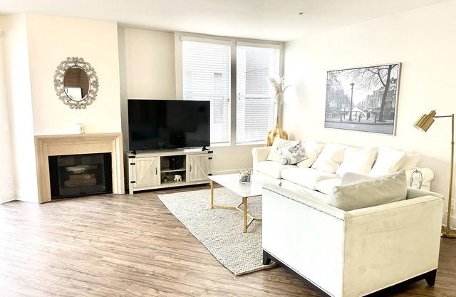 Spacious 2 bedroom Venice beach condo