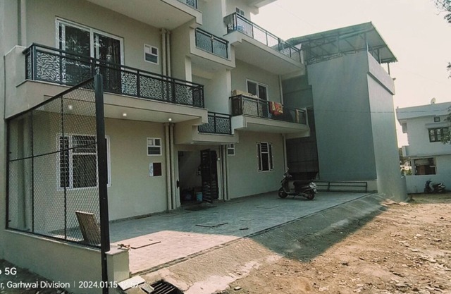 Spacious 2-bedroom x 2 units apartment in beautiful Dehradun with WiFi