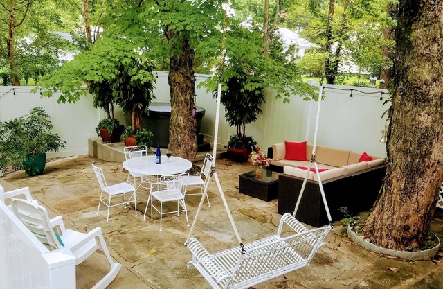 Spacious 2 BR, 1 1/2 baths, hot tub, pool table, outside room, full kitchen