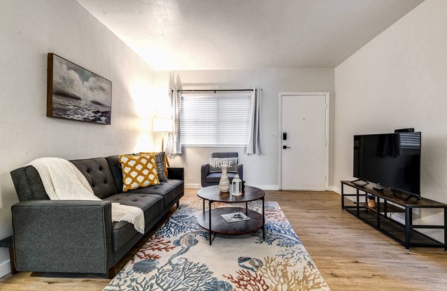 Spacious 2 BR near Miami Airport