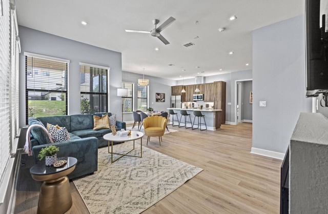 Spacious 2bdr w/gym, firepit, pooltable Downtown