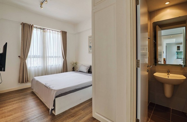 Spacious 2BR Apt w/Lanmark 81 View 5mins to Metro station