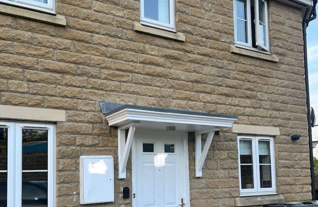 Spacious 2BR House in Bradford