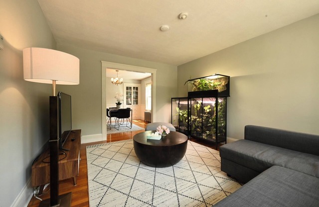 Spacious 2BR in Cambridge; Free Parking; Near Harvard, MIT, & Tufts