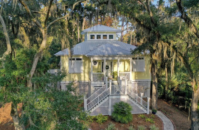 Spacious 3-bedroom house- walk to beach with WiFi on enchanting Daufuskie Island