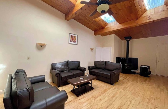 Spacious 3-Bedroom Main House in Bobcaygeon #12